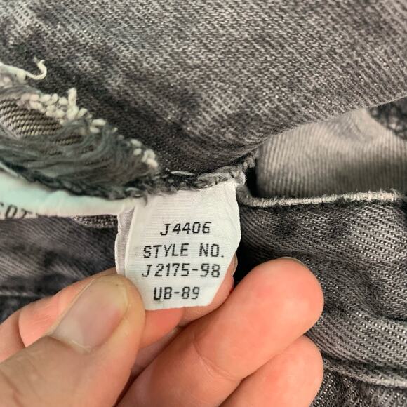 Union Bay Sportswear LTD. Vintage Women's Gray Stripe Fray Long Shorts Size 25 - Picture 4 of 6